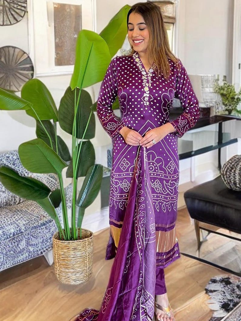 Handgjord Bandhani Rayon Kurta Set, lila broderad indisk kostym bild 4