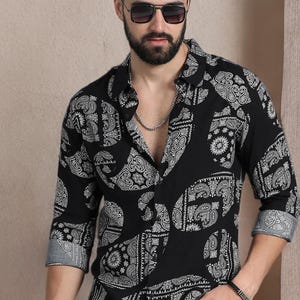 Svart paisleymönstrad topp, vita indiska etniska kläder, handgjorda sommar boho herrkläder
