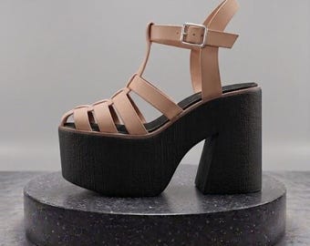Maßgefertigte Plateauschuhe mit Blockabsatz, Schuhe mit klobigen Absätzen nach Maß, Plateaupumps, Loafer und Stiefel mit individueller Absatzhöhe