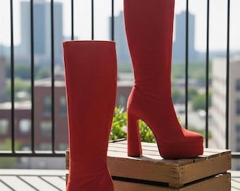 Plateau-Stiefel, rotes Lackleder, 15 cm Absatz – klobige Sohle, Wildlederakzente, individuelle Farben, 480 Farbtöne