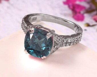 AAA+ Verlobungsring mit blauem Indicolith-Turmalin im Kissenschliff, gefertigt aus 925er Sterlingsilber.