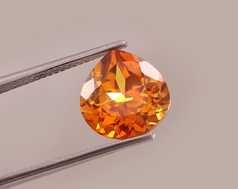 12 x 12 MM AAA + Ceylon Orange Saphir Edelstein