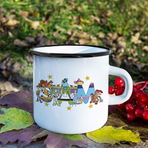 Taza de cerámica personalizada de Toy Story con nombres de personajes: Woody, Buzz, Jessie y Aliens. imagen 2