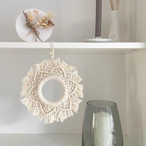 Runder Makramee-Wandbehang - Blüte - Fensterdekoration - Boho Hochzeit - Makramee-Kranz