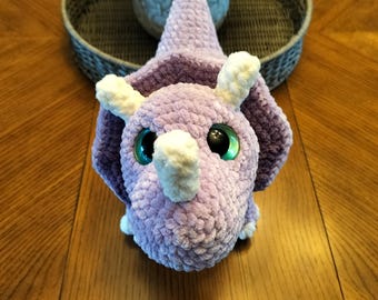 Triceratops de ganchillo - Peluche hecho a mano