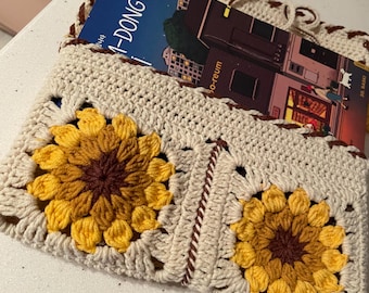 Funda para libros con girasoles, estilo ganchillo, diseño cuadrado de abuela, estuche beige de algodón para Kindle, ideal para lectores de estilo cottagecore.