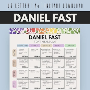 Può includere: Un piano alimentare di 7 giorni Daniel Fast con un bordo colorato di frutta e verdura. Il documento include colonne per colazione, spuntini, pranzo e cena con alimenti giornalieri e conteggio delle calorie in un formato a griglia per giorno.