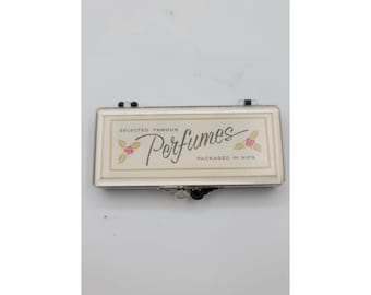 Perfumes famosos seleccionados de la década de 1950, envasados en frascos pequeños (6 viales) en estuche.