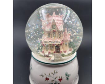 Snow Globe - Pfaltzgraff Winterberry "I'll Be Home For Christmas" Musical (2000)