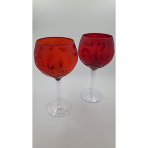 Coldwater Creek Ruby Red Balloon wijnglazen met geëtste scroll en bloemen - set van 2