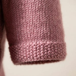 Stickmönster för vårbris-polo i PDF-format, enkelt stickat tröjemönster, nybörjarvänlig stickad polotröja, modern minimalistisk t-shirt, direktnedladdning bild 4