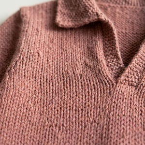 Stickmönster för vårbris-polo i PDF-format, enkelt stickat tröjemönster, nybörjarvänlig stickad polotröja, modern minimalistisk t-shirt, direktnedladdning bild 10