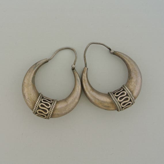 Indonesian Sterling Silver Hollow Hoop Earrings.