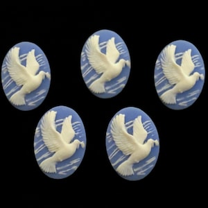 4 Peace Doves Birds Wedgwood Blue and White Style 4 Buttons 3 Dimensional Clothing or Jewelry Embellishment