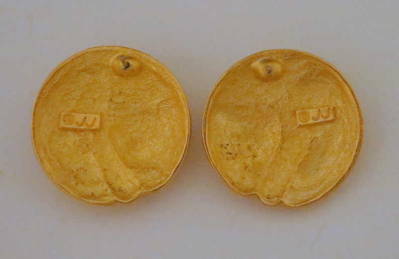 Comfy Kitty Cat Love Earrings Vintage Signed Brushed Gold Post Earrings US Made JJ Jonette