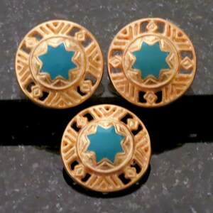 3 Large Buttons Kelly Green Enamel and Gold Metal Button Large 1&quot; Pierced Design