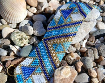 Bracelet de perles bleu avec perles de verre géométriques