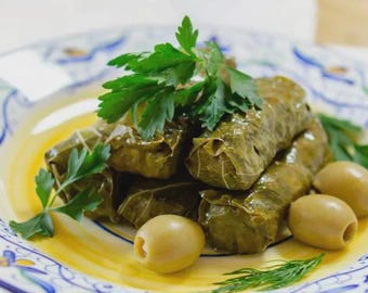 Ricetta di foglie di vite ripiene di carne macinata, erbe aromatiche al limone e riso - Autentico antipasto mediterraneo