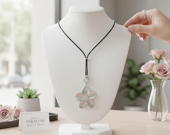 特大マグノリアの花のネックレス、マルチポジション、スターリングシルバーとサテンシルク、ブラックまたはキャメル、またはシルバーマジックリングペンダントホルダー付き