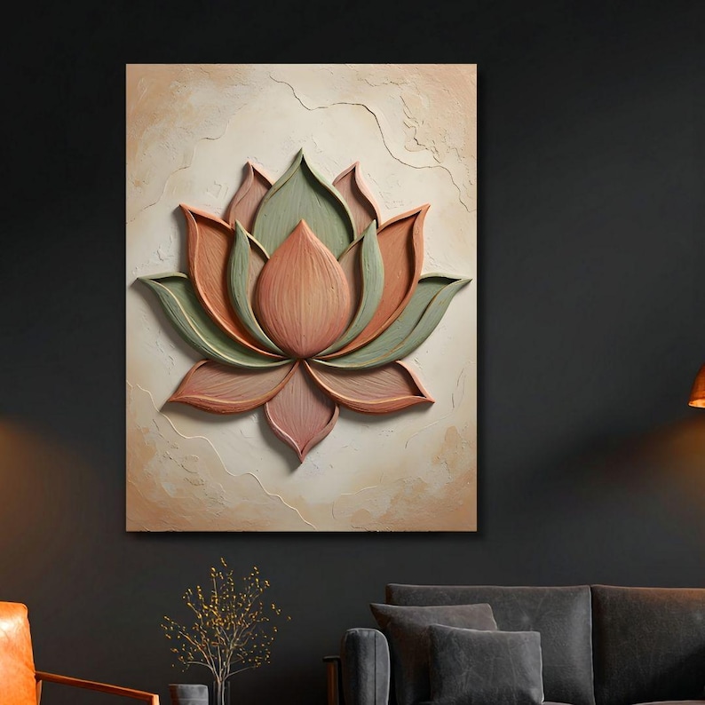 Puede incluir: Una pieza de arte mural texturizada con un dise&ntilde;o de flor de loto en 3D. Los p&eacute;talos de la flor son en tonos de rosa, naranja y verde, sobre un fondo beige. La obra de arte est&aacute; montada en una pared, agregando un toque de decoraci&oacute;n inspirada en la naturaleza.