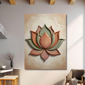 Puede incluir: Una gran pieza de arte mural texturizada con un dise&ntilde;o de flor de loto en 3D. Los p&eacute;talos de la flor son en tonos melocot&oacute;n, verde y rosa, sobre un fondo beige con sutiles efectos de craquelado. La obra de arte se exhibe en una habitaci&oacute;n bien iluminada.