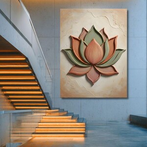 Puede incluir: Una gran obra de arte mural texturizada con un dise&ntilde;o de flor de loto en 3D. La flor est&aacute; representada en tonos de rosa, verde y naranja, sobre un fondo beige. La obra de arte se exhibe en un entorno interior moderno.