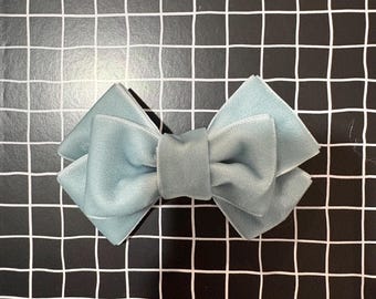 Blauwe fluwelen haarstrik