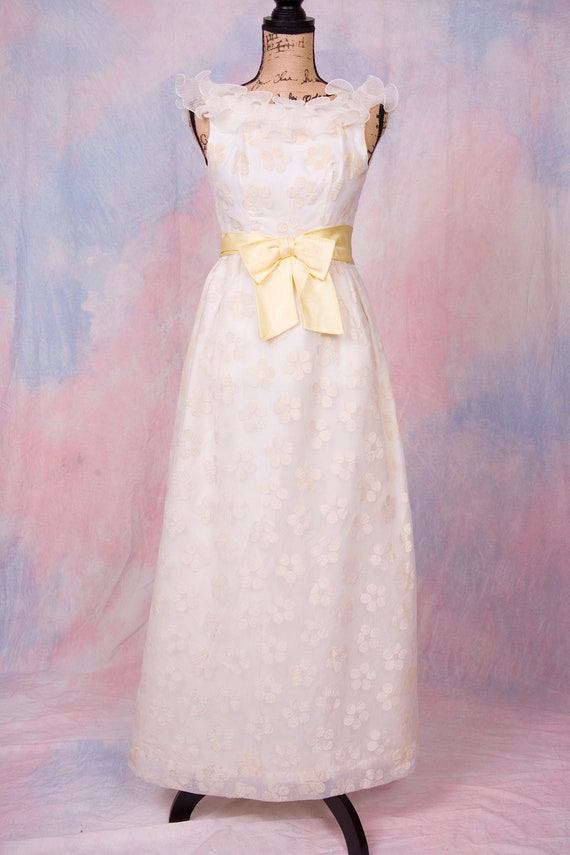 daisy prom dress White and Yellow Daisy Lace Scoop Neck Prom Dress