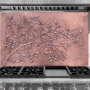 Arte murale con rami di albero in rame martellati a mano, piastrelle paraschizzi con rami di albero