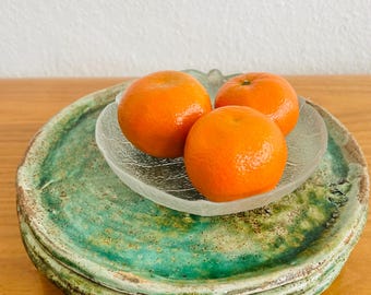 ハンドメイドの希少なグリーンターコイズカラーの釉薬プレート | アールデコ | 4枚セット