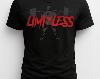Puede incluir: Camiseta negra con un gráfico rojo y gris. El gráfico presenta la palabra "LIMITLESS" en una fuente desgastada, junto con una silueta de un levantador de pesas. La camiseta también tiene el texto "LIMITLESS POWERLIFTING" en la parte superior.