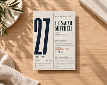 Puede incluir: Una tarjeta de invitación rectangular para una celebración de jubilación con el número 27 grande en azul oscuro, el texto LT. SARAH MITCHELL, AFTER 29 YEARS OF DEDICATED SERVICE y los detalles del evento el 4 DE DICIEMBRE DE 2026 a las 18:30.