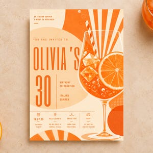 Puede incluir: Una tarjeta de invitación rectangular con la ilustración de un cóctel naranja, una rodaja de naranja y cubitos de hielo. El texto dice Olivia's 30th birthday celebration, An Italian Summer, A Night to Remember, con detalles del evento.