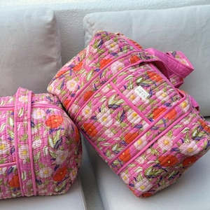 Tissu Matelassé Imprimé Roses Sur Fond Violet - 1 Yard (env. 91 Cm) X 43 Pouces (env. 109 Cm) - Pour Patchwork, Couette, Projet Couture - Neuf