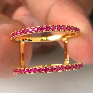 Puede incluir: Un letrero de madera rústica con el texto "Welcome to our home" en letras blancas. El letrero presenta un acabado envejecido y un diseño sencillo y acogedor, perfecto para la decoración de la entrada.