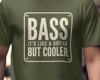 Maglietta "Bass It's Like a Guitar but Cooler", maglietta divertente per bassisti, regalo per bassisti uomini e donne, maglietta con basso in stile retrò e scritta in metallo.