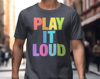 Camiseta com estampa neon "Play It Loud", estilo retrô dos anos 90.