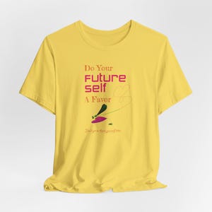 Camiseta Momentos Conscientes: Camiseta motivacional de manga corta / Camiseta de Afirmación Positiva para Adultos Maize Yellow