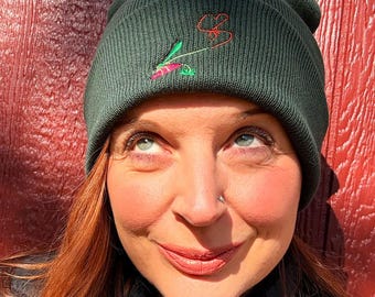 Gorro de punto con bordado de corazón de libélula: gorro de invierno acogedor de algodón y acrílico