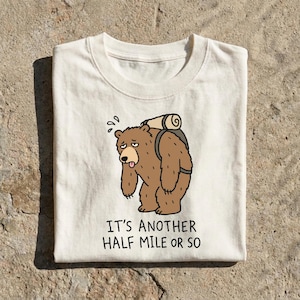 Rolig T-shirt med björnmotiv för vandring, gåva för vandringsleder