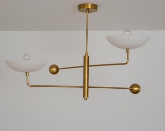 Lampadario Sputnik di metà secolo / Lampadario a due luci in ottone grezzo