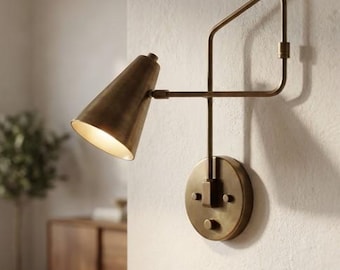 Applique da parete con braccio girevole in ottone in stile Stilnovo: luci di lettura regolabili in stile moderno di metà secolo