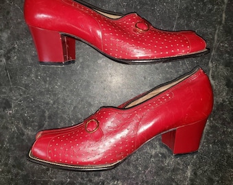 Amazing 1930s FAMOUS BARR empire shoe. perforated red leather. monk strap peep toe oxford pumps with buckle deep red cherry 7AA 7 AA narrow