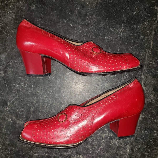 Amazing 1930s FAMOUS BARR empire shoe. perforated red leather. monk strap peep toe oxford pumps with buckle deep red cherry 7AA 7 AA narrow