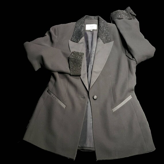 The Ultimate Lady Tux: Vintage Albert Nipon Suit tuxedo jacket. Women's sz 10. Beaded cuffs and collar with satin trim. 1990s era
