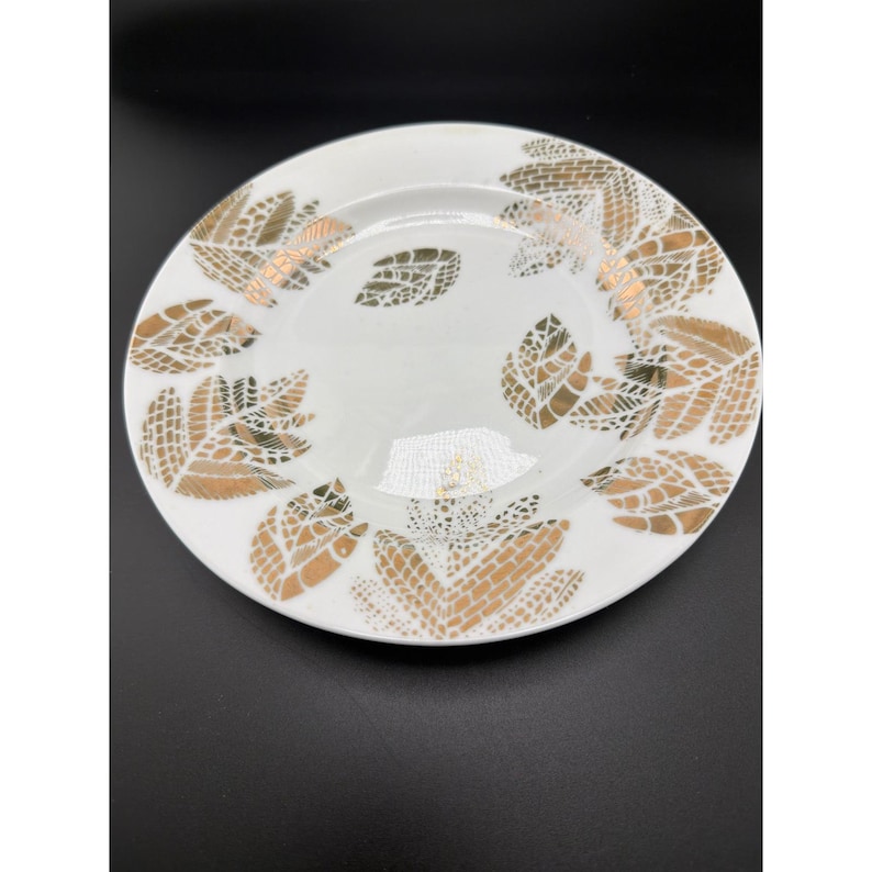 Nicole Miller Home NMH12 Gold Mosaic Leaf Salad Plate 8 Inch White Metallic image 1