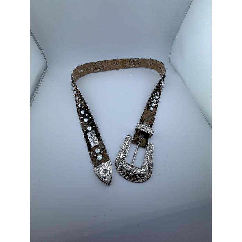 Pasek BHW Western Camo Hair on Hide ze srebrną klamrą i kryształkami, rozmiar M zdjęcie 1