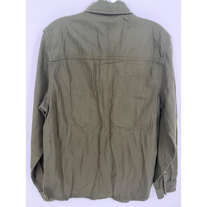 Camisa de manga larga con botones color verde oliva para hombre de Lucky Brand, talla pequeña. imagen 3