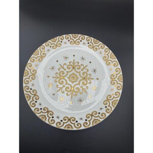 Target Holiday 09 Gold Scroll Star Porcelain Dinner Plate 10.5 Inch 2009 image 3