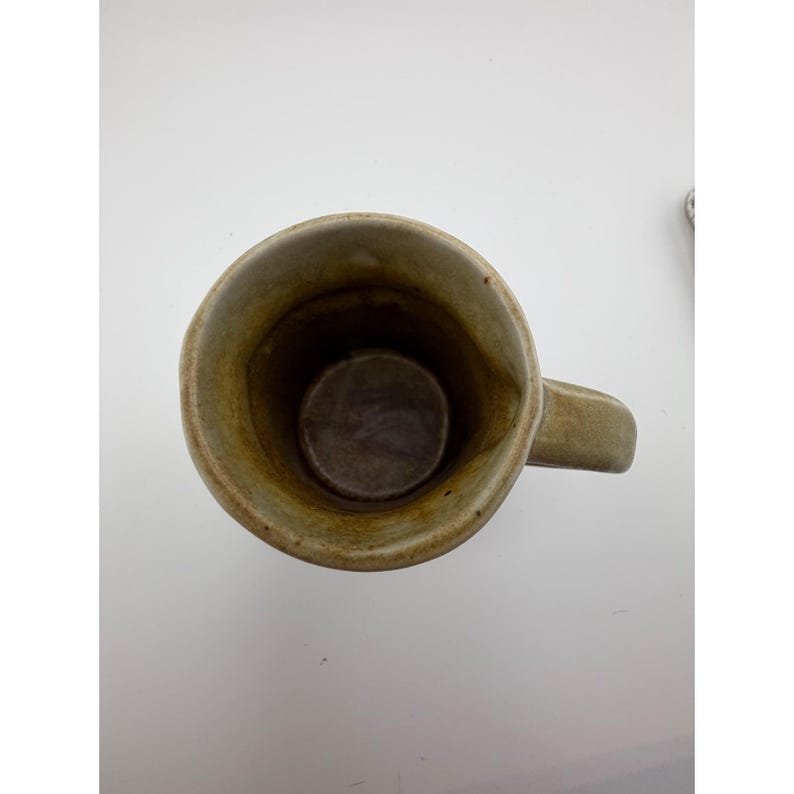 Taza de cerámica del estudio Kokopelli, de gres del suroeste, con diseño de flautista. imagen 4